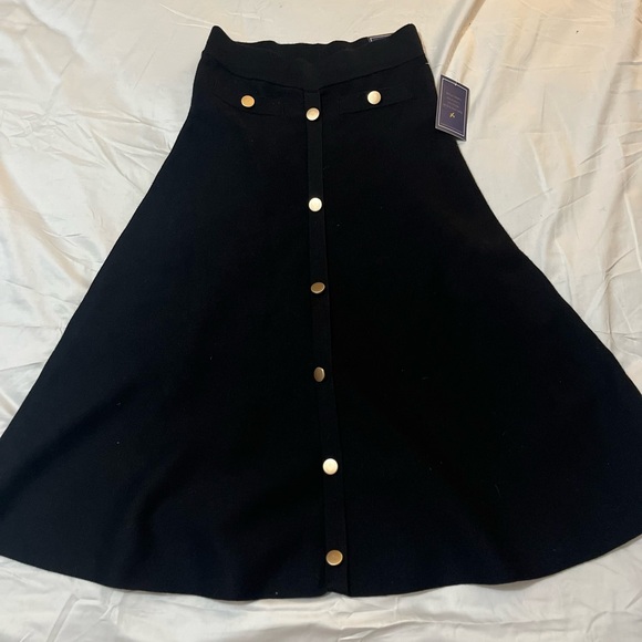 Beautiful black mid-length skirt with gold buttons size medium - Picture 2 of 2